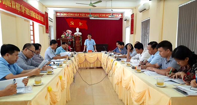 Phó Chủ tịch tịch UBND tỉnh Nguyễn Văn Khánh phát biểu tại buổi làm việc với cán bộ huyện Lục Yên.