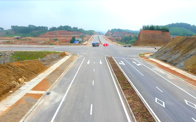 Một góc tuyến đường nối Quốc lộ 32C với cao tốc Nội Bài - Lào Cai.
