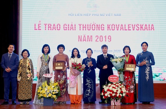 Giải thưởng Kovalevskaia năm 2019 được trao cho 1 tập thể và 1 cá nhân.