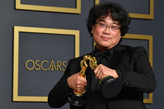 Đạo diễn Bong Joon Ho tại Oscar 2020, thắng giải 