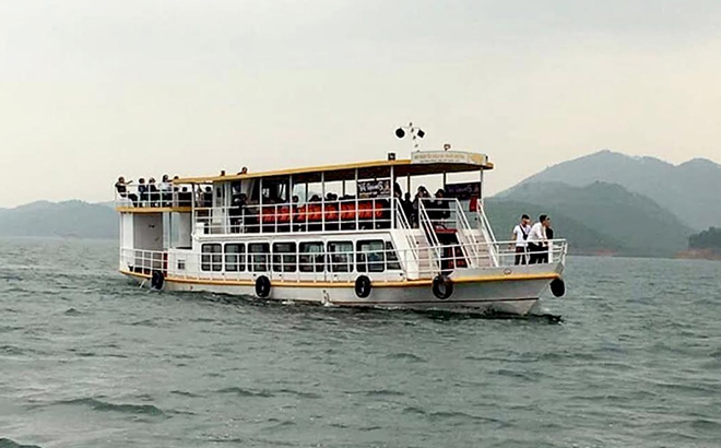 Du lịch hồ Thác Bà thu hút nhiều du khách đến tham quan.