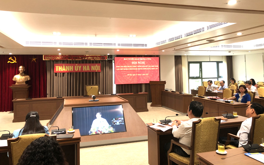 Các đại biểu dự hội nghị tại điểm cầu Thành ủy Hà Nội.