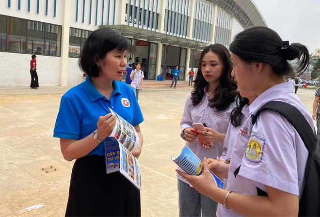 Học sinh cuối cấp trên địa bàn tỉnh được tư vấn, hướng nghiệp qua Ngày hội tư vấn hướng nghiệp do Sở GD&ĐT tổ chức.