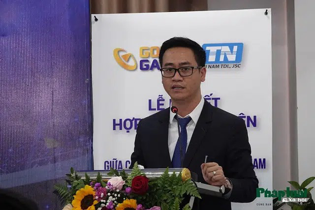 Theo công an tỉnh Thanh Hoá, Nguyễn Văn Anh bị khởi tố với tội danh Sử dụng máy tính, mạng viễn thông, phương tiện điện tử thực hiện hành vi chiếm đoạt tài sản của nhiều người.