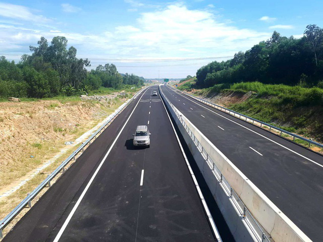 Xem xét, điều chỉnh Dự án đường nối cao tốc Nội Bài - Lào Cai đến Sa Pa