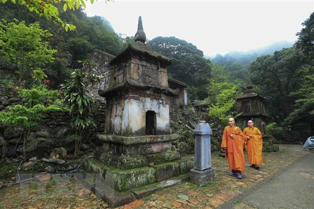 Tăng ni, phật tử các chùa, cơ sở tự viện thực hiện khai báo y tế, tự cách ly và theo dõi sức khỏe nếu đi qua vùng dịch.