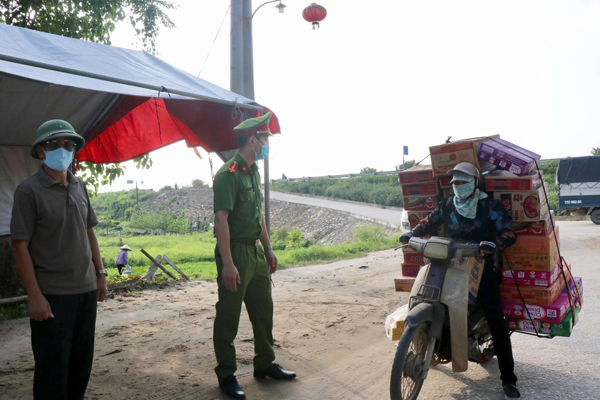 Chốt kiểm soát dịch tại huyện Thuận Thành.