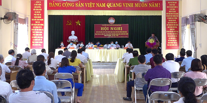 Đồng chí Giàng A Tông-  Ủy viên Ban Thường vụ Tỉnh ủy, Chủ tịch Ủy ban MTTQ tỉnh Yên Bái phát biểu tại buổi tiếp xúc cử tri xã Chấn Thịnh