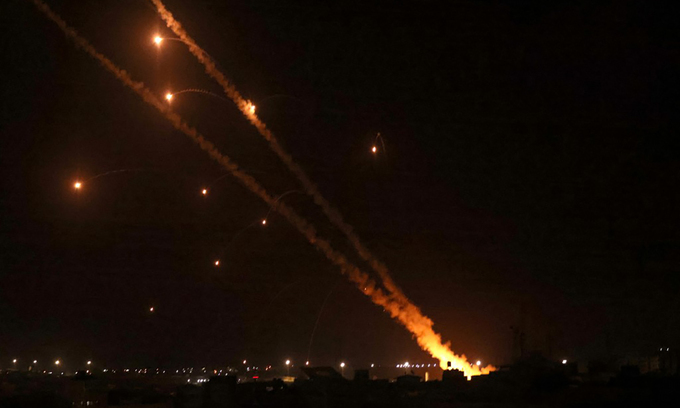 Dân quân Hamas phóng rocket nhằm vào Israel từ Dải Gaza tối 12/5.