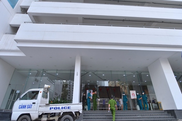 Tòa nhà Center Point ở địa chỉ 27 Lê Văn Lương, nơi ông Nguyễn Văn Thanh sinh sống được phong tỏa tạm thời vào chiều 12/5 để phòng, chống dịch.