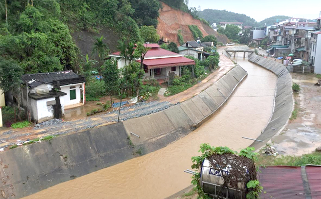 Chủ động ứng phó mưa dông diện rộng trên địa bàn tỉnh Yên Bái là yêu cầu của Ban Chỉ huy PCTT-TKCN tỉnh đối với thành viên Ban chỉ huytỉnh; UBND các huyện, thị xã, thành phố.