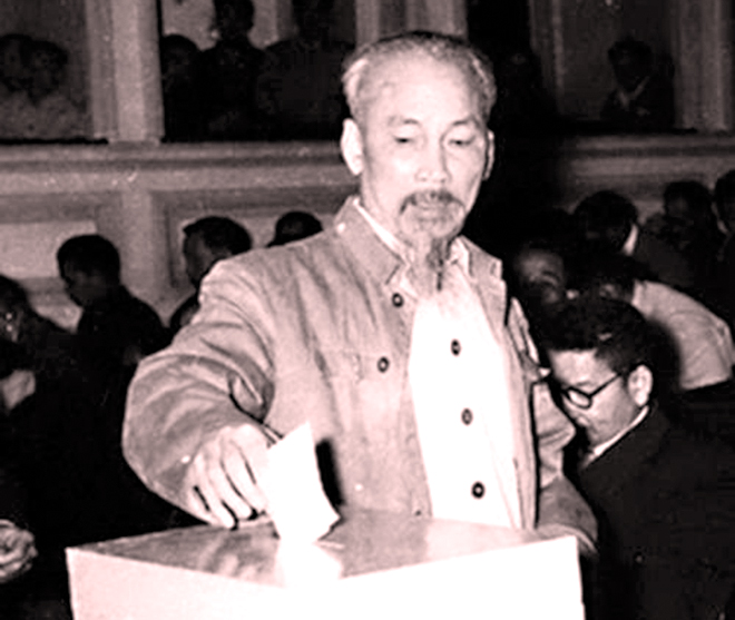 Ngày 26/4/1960, Hồ Chủ tịch đã đến bỏ phiếu bầu cử đại biểu HĐND thành phố Hà Nội tại đơn vị bầu cử số 2, tiểu khu Trúc Bạch, khu phố Ba Đình, Hà Nội. (Ảnh: T.L)