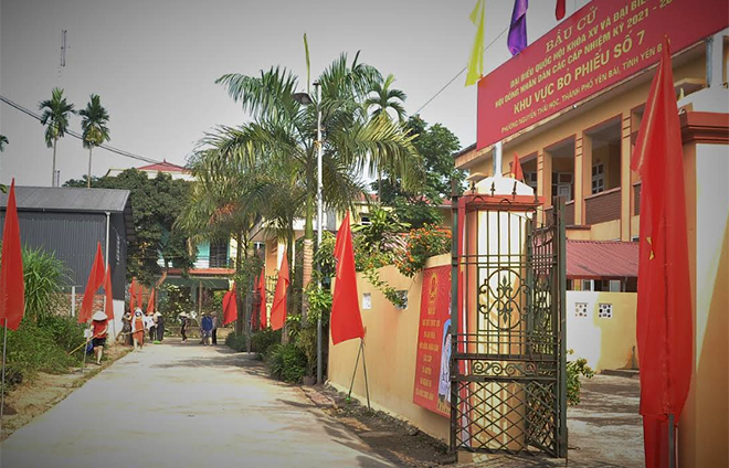 Vệ sinh đường phố phong quang, sạch đẹp để chào mừng cuộc bầu cử của nhân dân phường Nguyễn Thái Học,