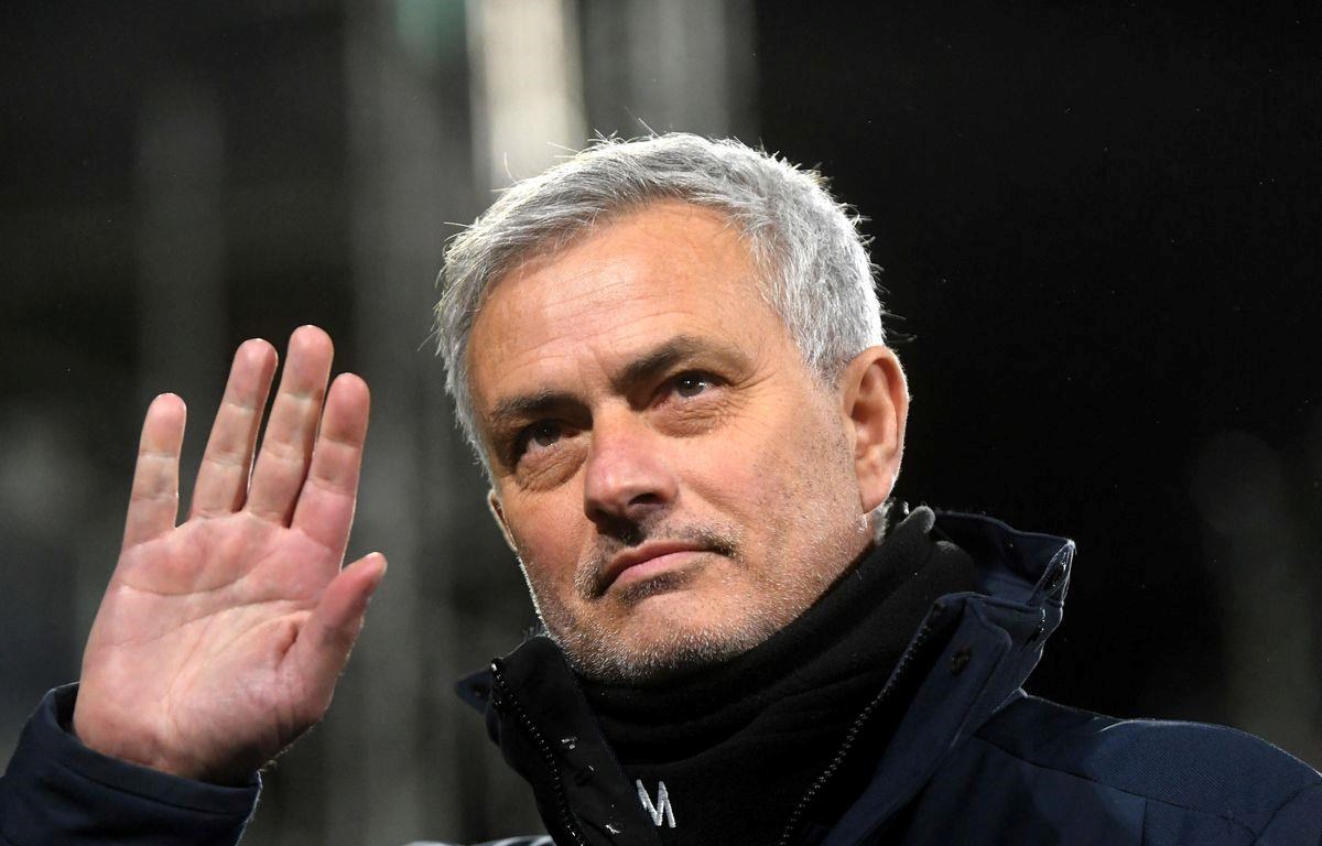 Mourinho trở thành HLV trưởng của AS Roma.