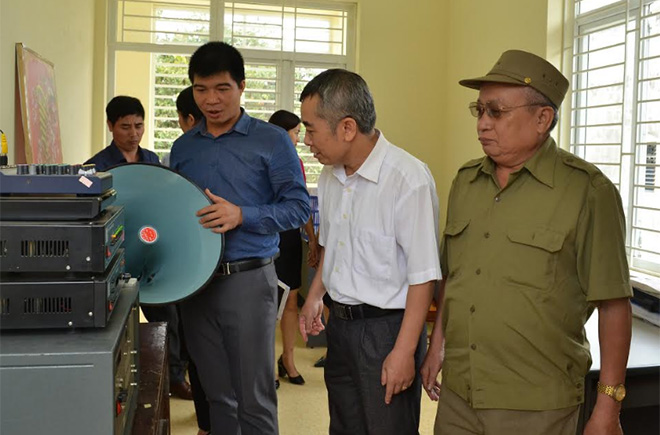 Lãnh đạo HĐND thành phố Yên Bái kiểm tra hệ thống loa truyền thanh cơ sở phục vụ công tác tuyên truyền bầu cử tại phường Nguyễn Thái Học.