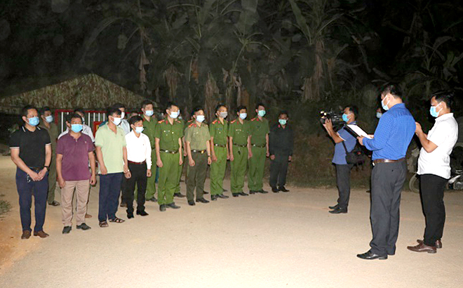 Vào lúc 0 giờ 0 phút ngày 17/5/2021, kết thúc phong tỏa cụm dân cư đội 10, thôn 3B, xã Việt Cường, huyện Trấn Yên.