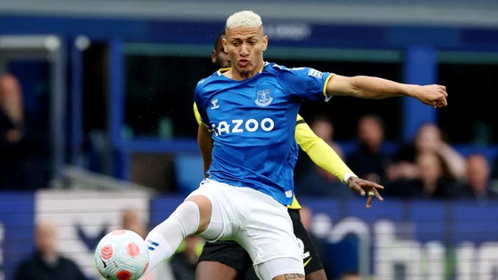 Richarlison ghi bàn thắng quyết định ở hiệp 2.