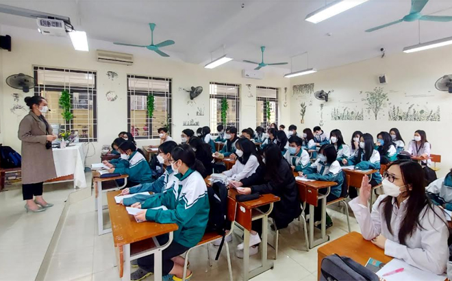 Giờ ôn thi môn Lịch sử của học sinh Trường THPT Nguyễn Huệ.