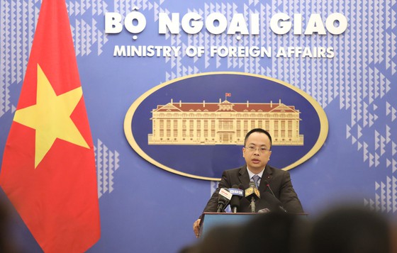 Phó Phát ngôn Bộ Ngoại giao Đoàn Khắc Việt phát biểu tại cuộc họp báo