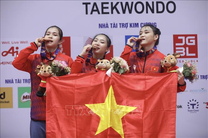 Việt Nam giành 4 huy chương vàng và 1 huy chương bạc trong ngày đầu ra quân môn Taekwondo. Ảnh: TTXVN