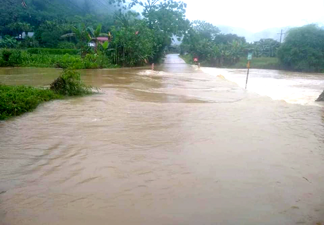 Tỉnh lộ 171, đoạn ngầm Tông Cụm, xã Minh Xuân, huyện Lục Yên ngập nặng trong những ngày qua.
