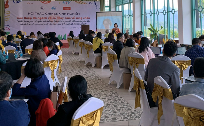 The workshop on sharing experience in multi-sectoral and trauma-informed interventions takes place in Van Chan district.