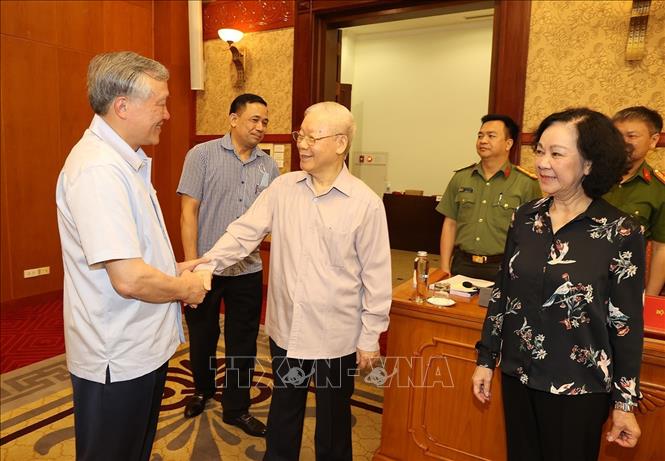 Tổng Bí thư Nguyễn Phú Trọng với các thành viên Ban Chỉ đạo Trung ương về phòng, chống tham nhũng, tiêu cực.