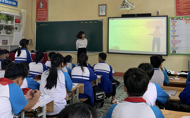 Một giờ ôn tập môn Ngữ văn của cô và trò lớp 9B, Trường THCS Nguyễn Du, thành phố Yên Bái.