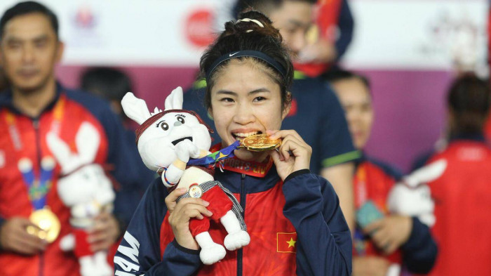 Thanh Nhã ăn mừng chức vô địch SEA Games 32 cùng tuyển nữ Việt Nam