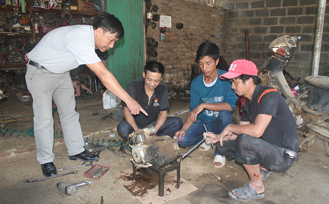 Nhiều hội viên nông dân huyện Trạm Tấu được học nghề và giới thiệu việc làm.