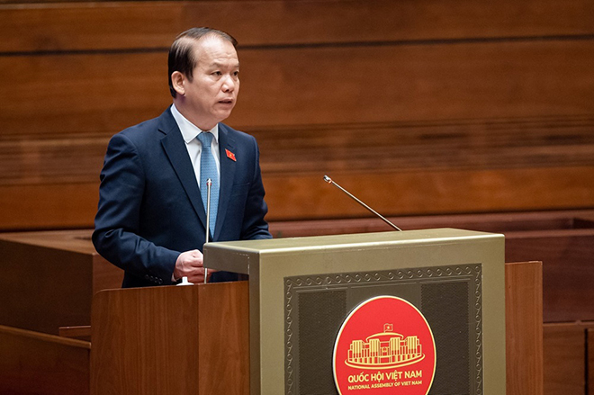 Chủ nhiệm Ủy ban Pháp luật của Quốc hội Hoàng Thanh Tùng trình bày tờ trình.