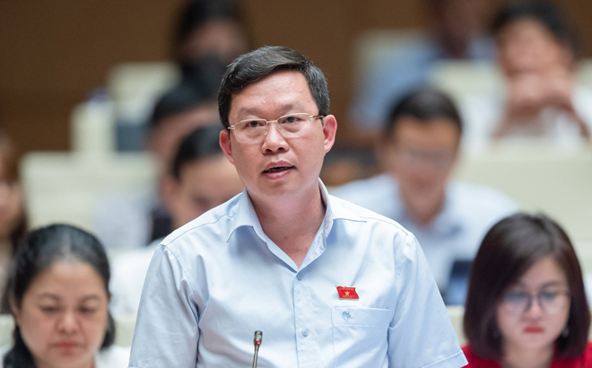 Phó Trưởng Đoàn đại biểu Quốc hội tỉnh Yên Bái Nguyễn Quốc Luận tham gia thảo luận tại Hội trường chiều 23/5.