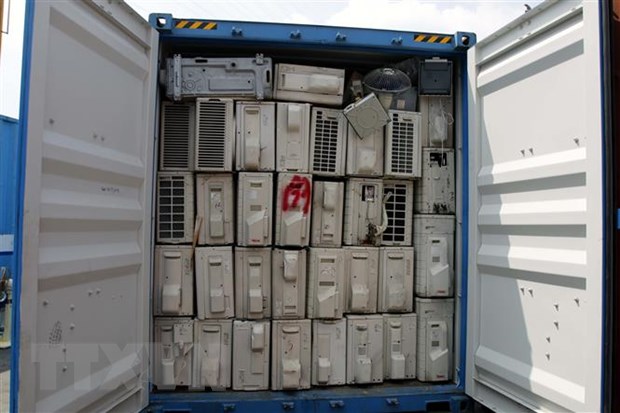 Lô hàng máy lạnh đã qua sử dụng nhập lậu bị phát hiện tại cảng Cát Lái, Thành phố Hồ Chí Minh.