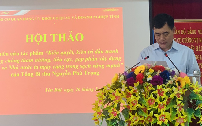 Đồng chí Đỗ Quang Minh - Bí thư Đảng ủy Khối phát biểu tham luận.