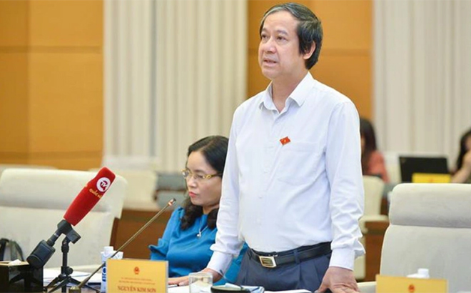 Bộ trưởng Bộ GDĐT Nguyễn Kim Sơn phát biểu tại phiên họp.