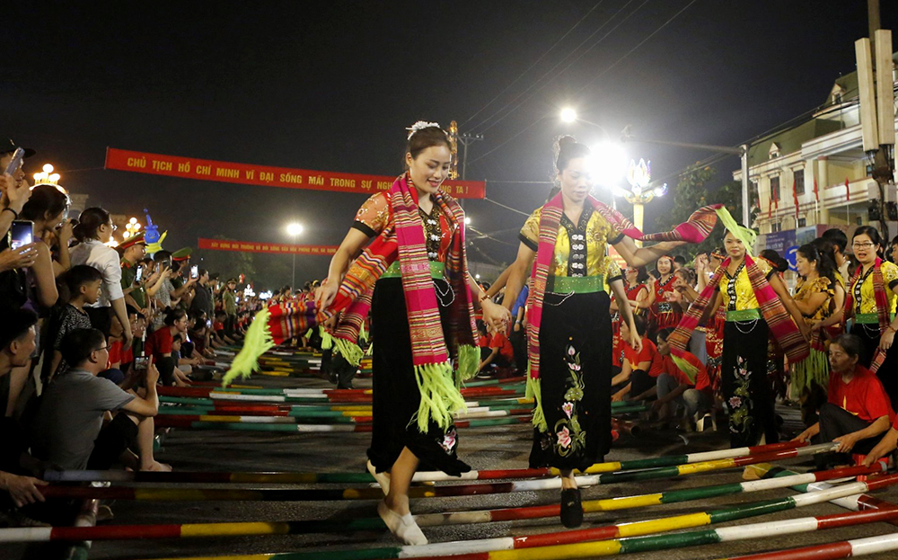 Thành phố Yên Bái sẽ tổ chức Festival múa sạp có chủ đề “Rực rỡ sắc màu Tây Bắc” vào ngày 4 - 5/5/2024.