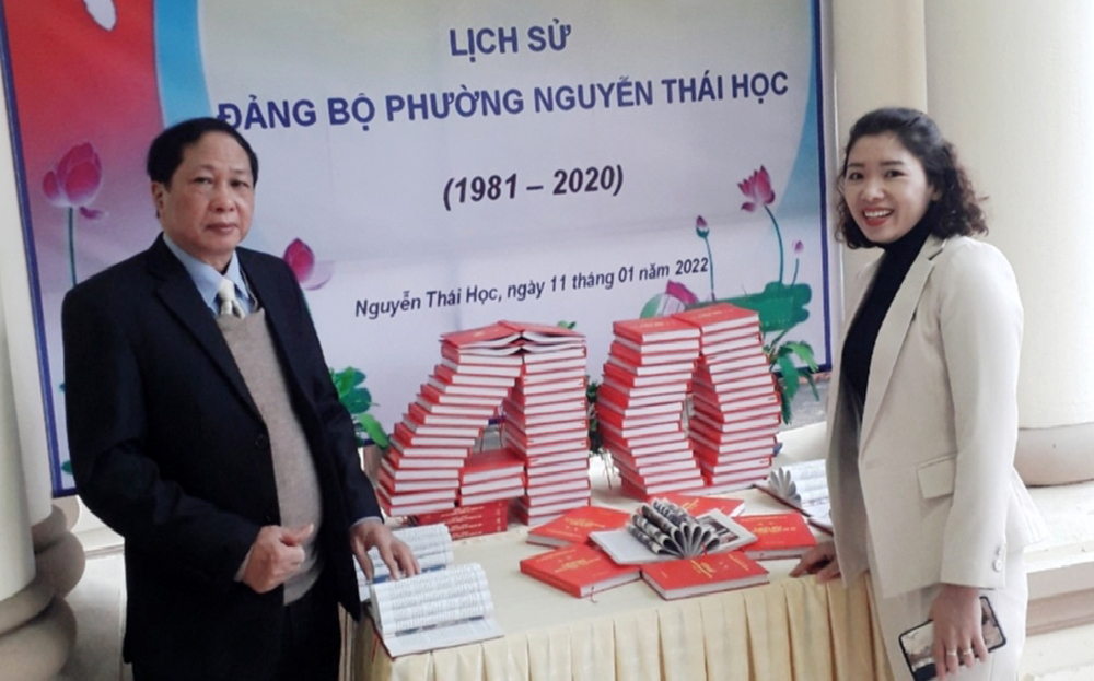Ông Nguyễn Văn Thêm tại Lễ ra mắt cuốn sách Lịch sử Đảng bộ phường Nguyễn Thái Học.
