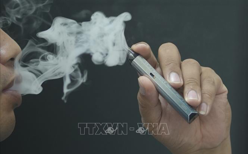 Sản phẩm thuốc lá điện tử và thuốc lá nung nóng được đưa vào Việt Nam chủ yếu qua đường nhập lậu, xách tay… và được đưa được tới tay người tiêu dùng qua các kênh không chính thức, bán hàng tràn lan trên các trang mạng xã hội.