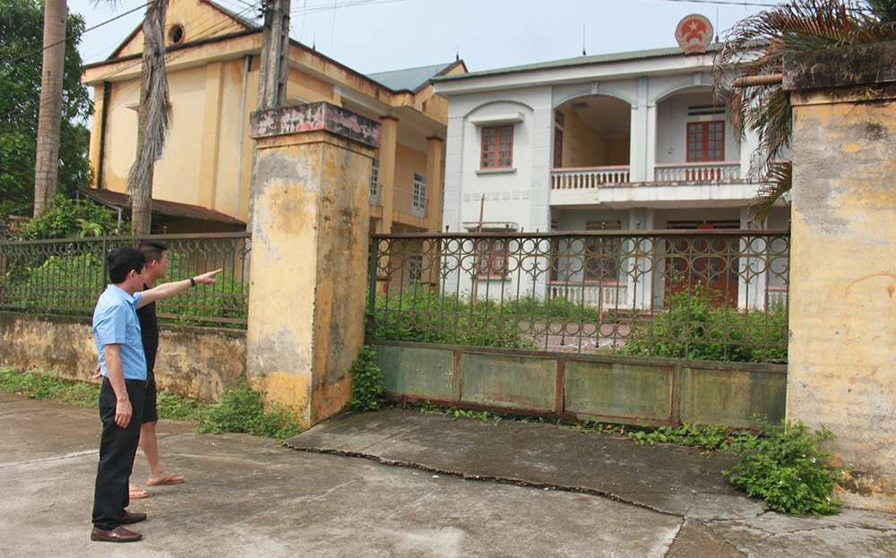 Trụ sở UBND xã Phúc Lộc, thành phố Yên Bái trước đây, nay đang xuống cấp và khóa cổng để không.