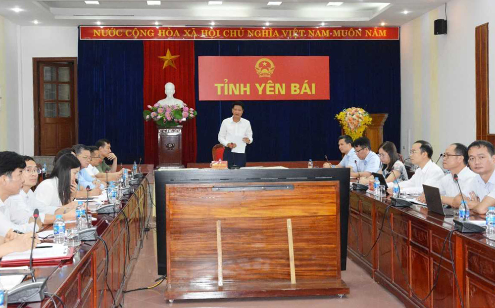Đồng chí Nguyễn Thế Phước - Phó Chủ tịch Thường trực UBND tỉnh phát biểu tại Hội nghị.