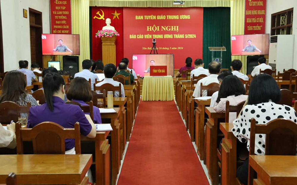 Điểm cầu Hội nghị báo cáo viên Trung ương trực tuyến tại tỉnh Yên Bái.