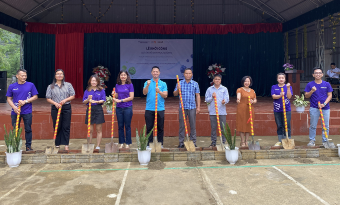Đại diện Quỹ Hy vọng, Sanofi Việt Nam và địa phương khởi công dự án tại huyện Tam Đường.