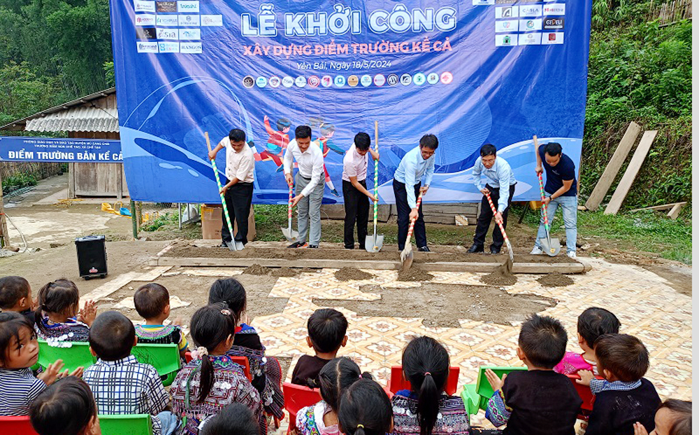 Lãnh đạo huyện và các nhà tài trợ tổ chức lễ khởi công điểm trường mầm non Kể Cả