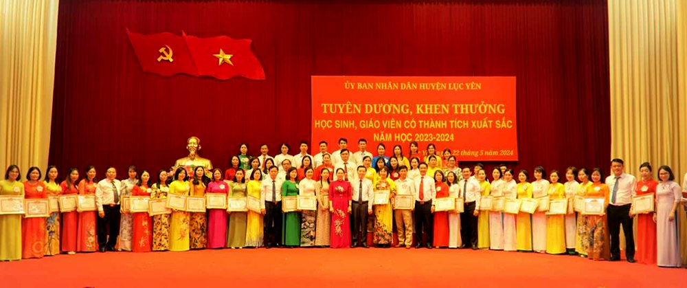 Lục Yên tổ chức lễ tuyên dương, khen thưởng giáo viên, học sinh có thành tích xuất sắc năm học 2023 - 2024.