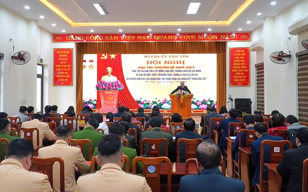 Huyện ủy Văn Yên tổ chức cho cán bộ, đảng viên tổ chức nghiên cứu, học tập chuyên đề học tập và làm theo tư tưởng, đạo đức, phong cách Hồ Chí Minh năm 2024.