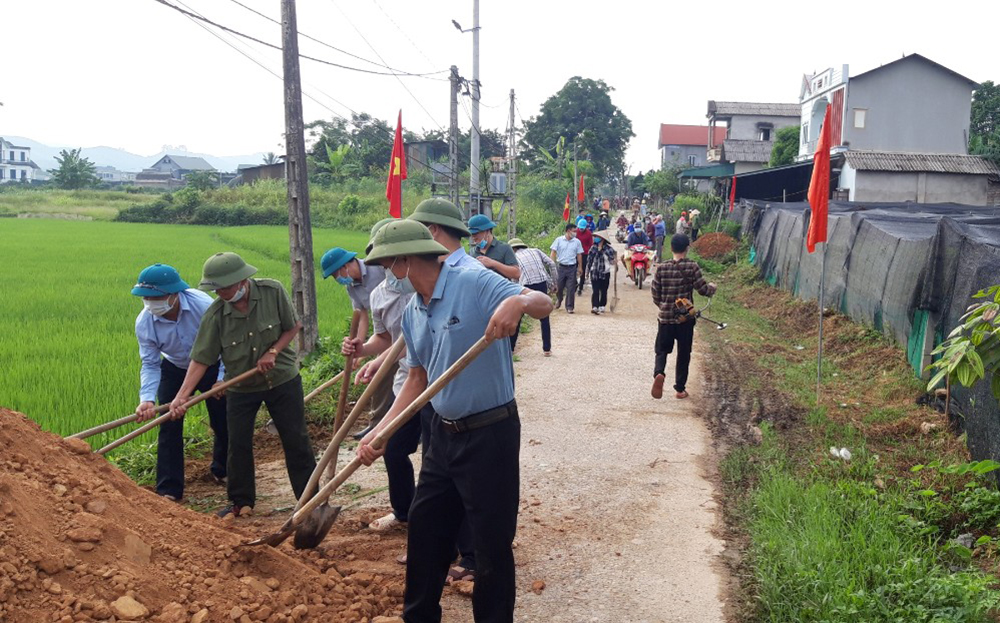 Nhân dân xã An Thịnh, huyện Văn Yên ra quân nâng cấp, sửa chữa, mở rộng mạng lưới giao thông liên thôn, liên xã.