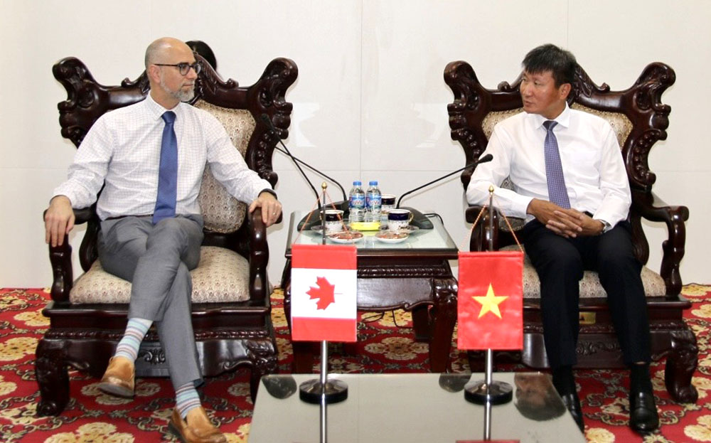 Chủ tịch UBND tỉnh Trần Huy Tuấn tiếp Đại sứ Đặc mệnh toàn quyền Canada tại Việt Nam.