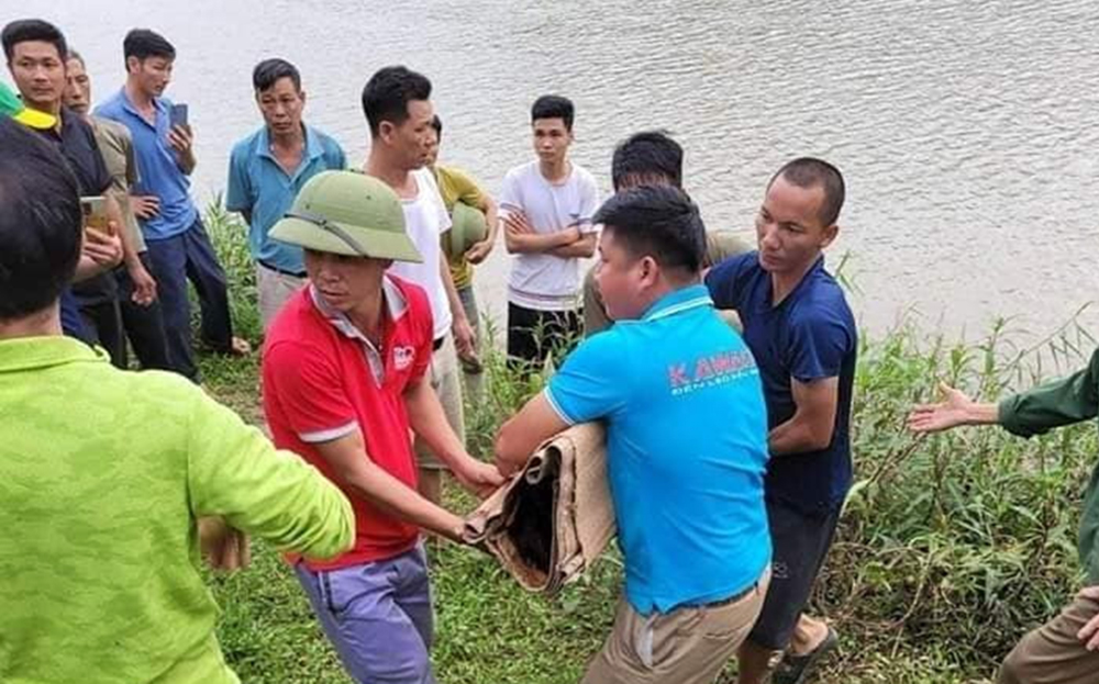Một trong hai em học sinh tử vong được tìm thấy trong vụ đuối nước xảy ra tại thôn Nghĩa Dũng, xã Lang Thíp, huyện Văn Yên ngày 8/5 vừa qua.