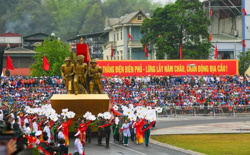 Lễ diễu binh, diễu hành kỷ niệm Chiến thắng Điện Biên Phủ.