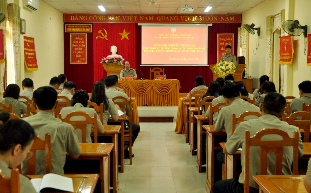 Phó Tổng cục trưởng Tổng Cục Thi hành án Dân sự Nguyễn Thắng Lợi làm việc với Cục Thi hành án Dân sự tỉnh Yên Bái về nhiệm vụ 7 tháng đầu năm 2024.